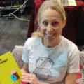 Sofia Torell, systerdotter till Alfons Åberg skapare Gunilla Bergström högläsar ut ”Var är bus-Alfons?”